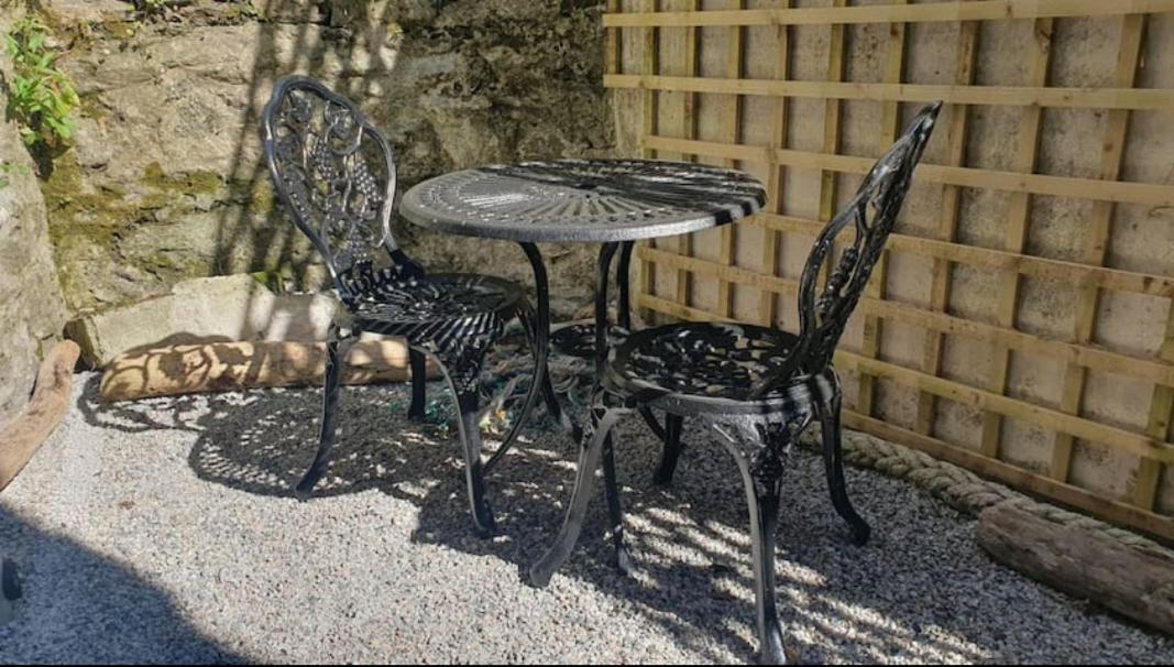 Driftwood in Looe River view and parking