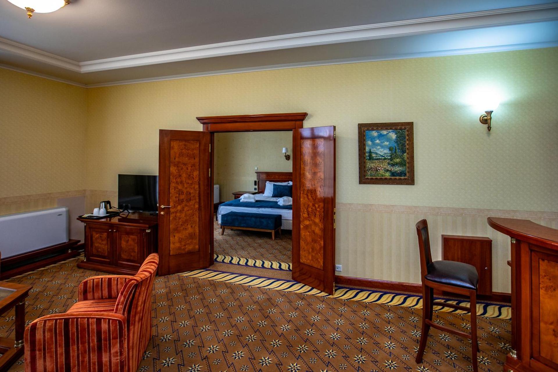 Communal lounge/ TV room