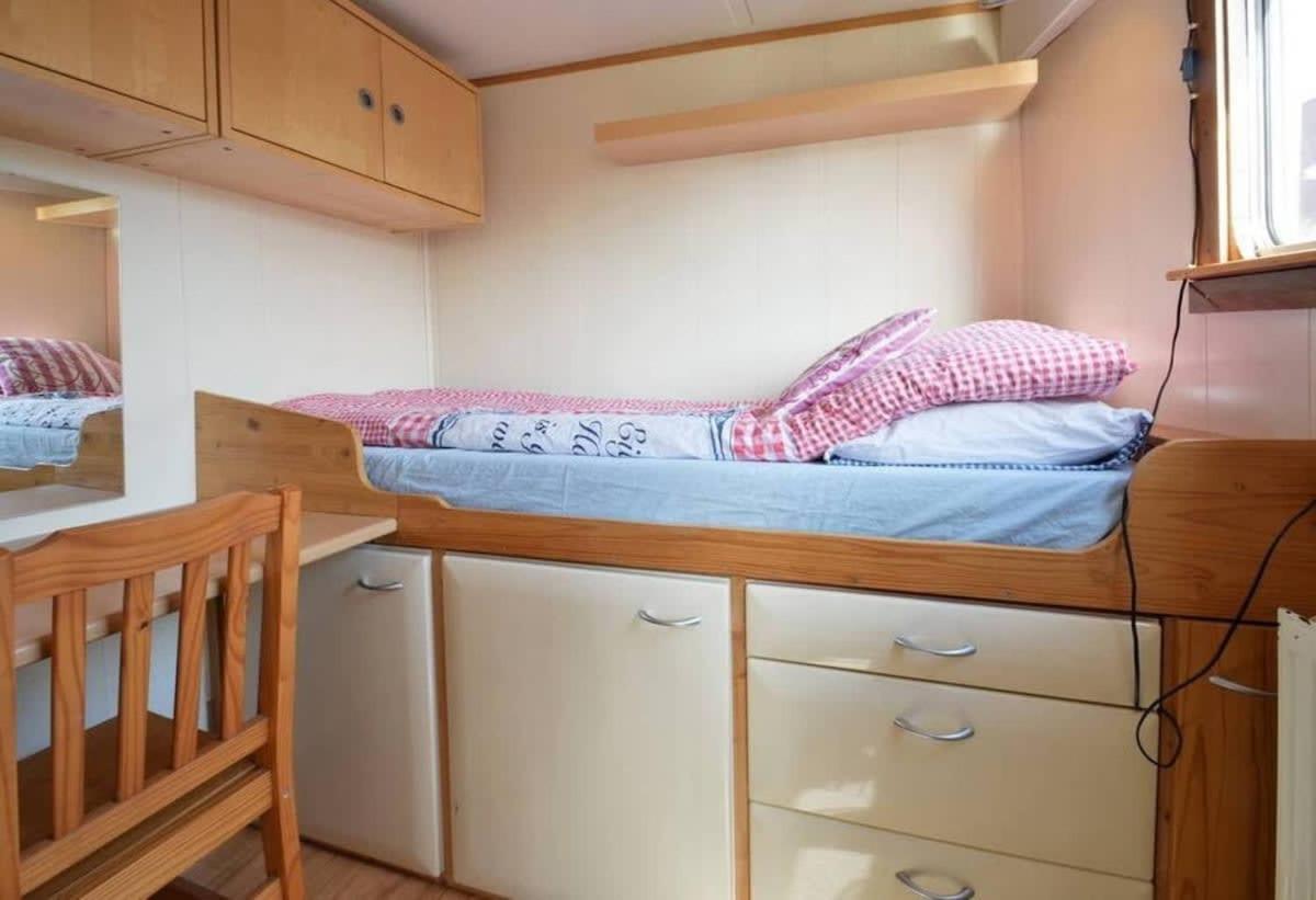 Houseboat Captain's Quarters in Harbour Amsterdam