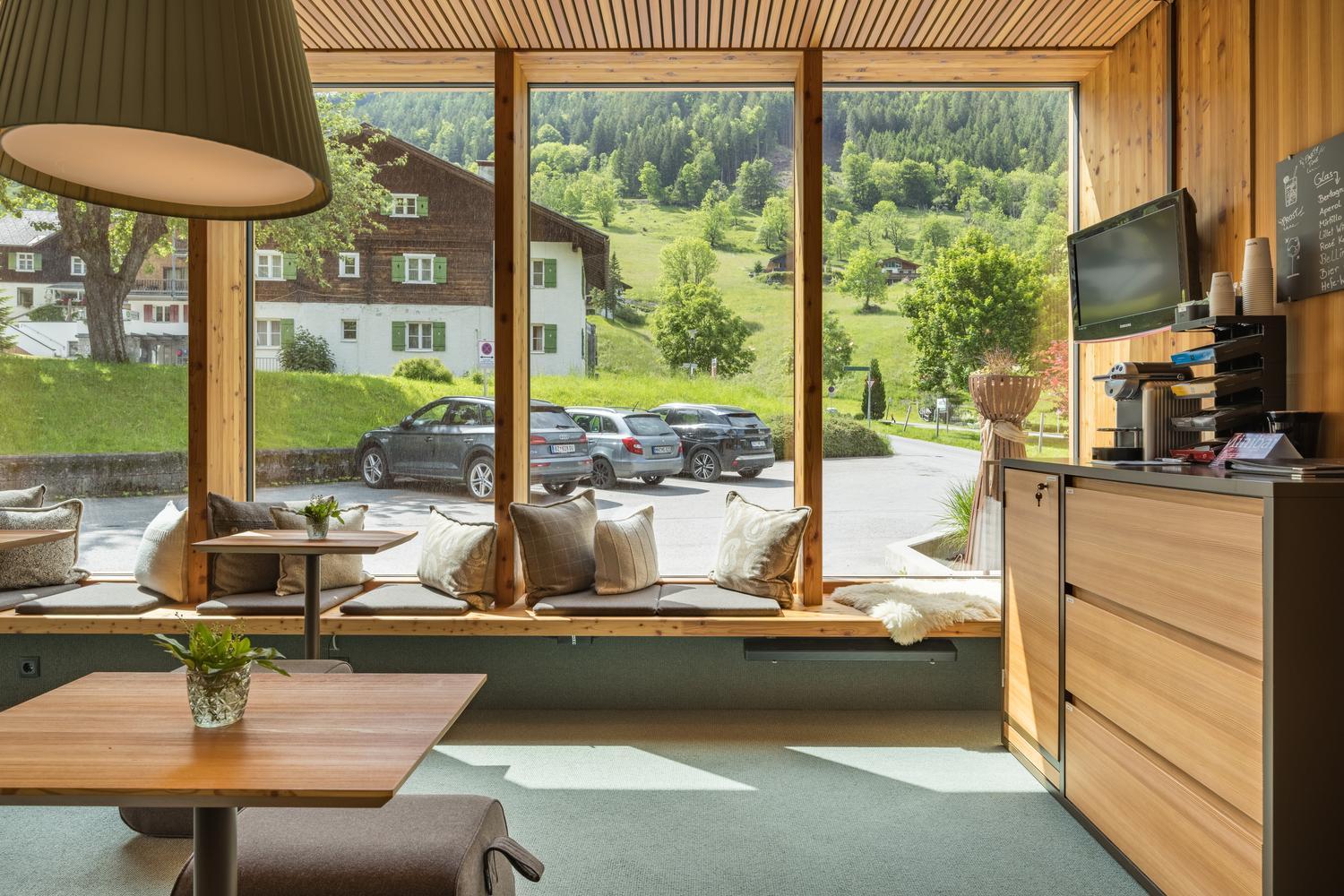 Communal lounge/ TV room