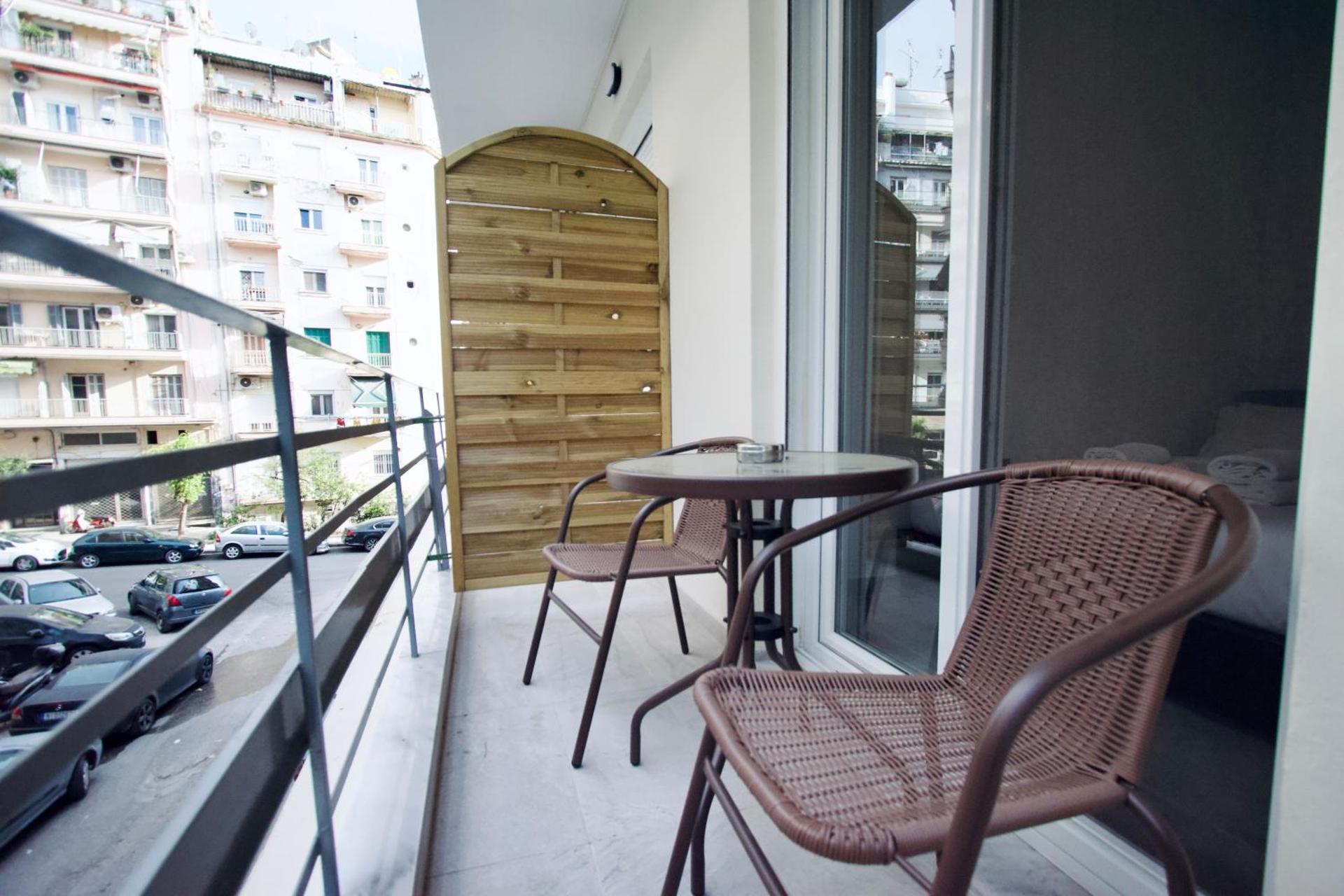 Studio antigonidon square