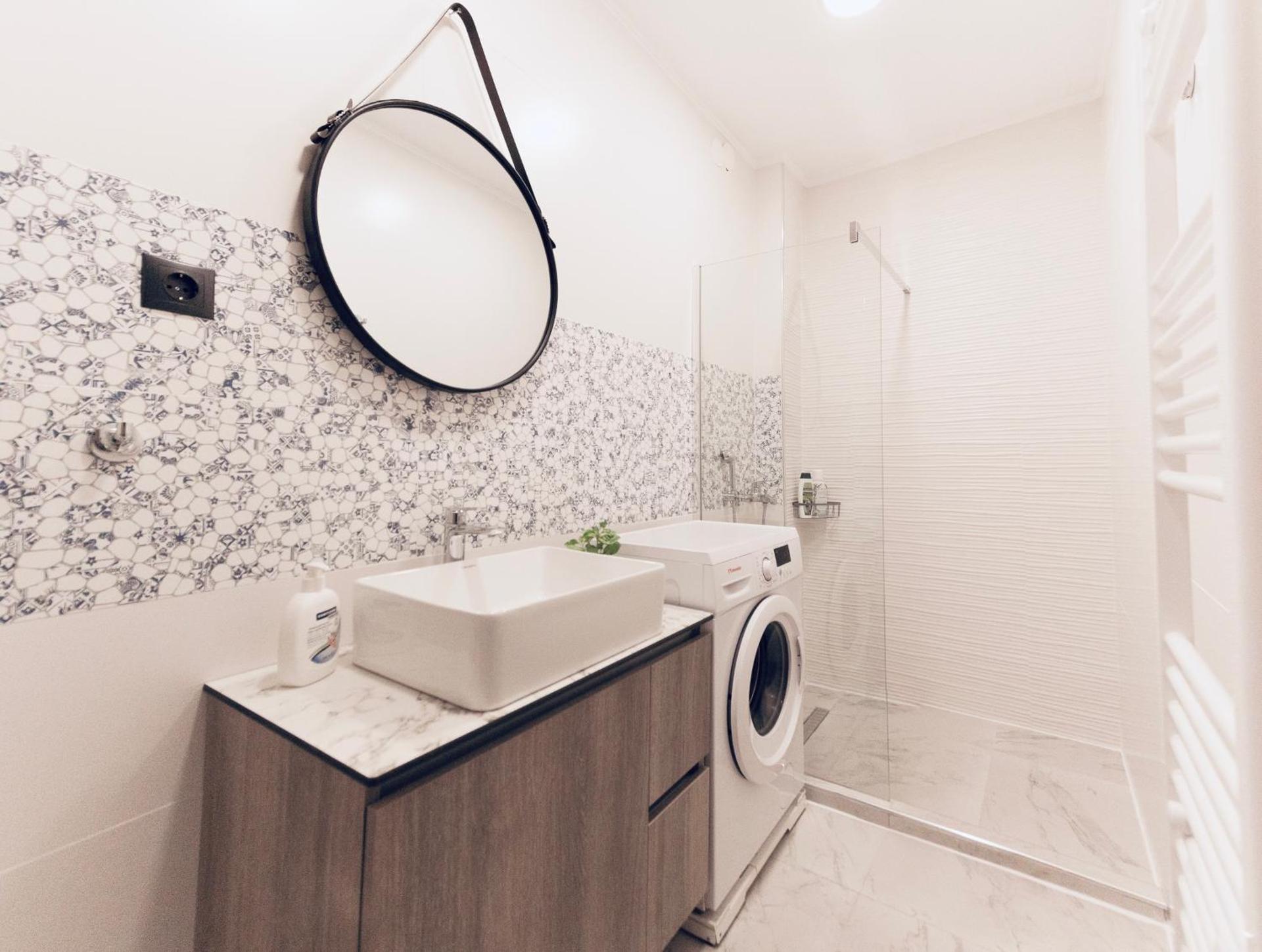 Studio antigonidon square