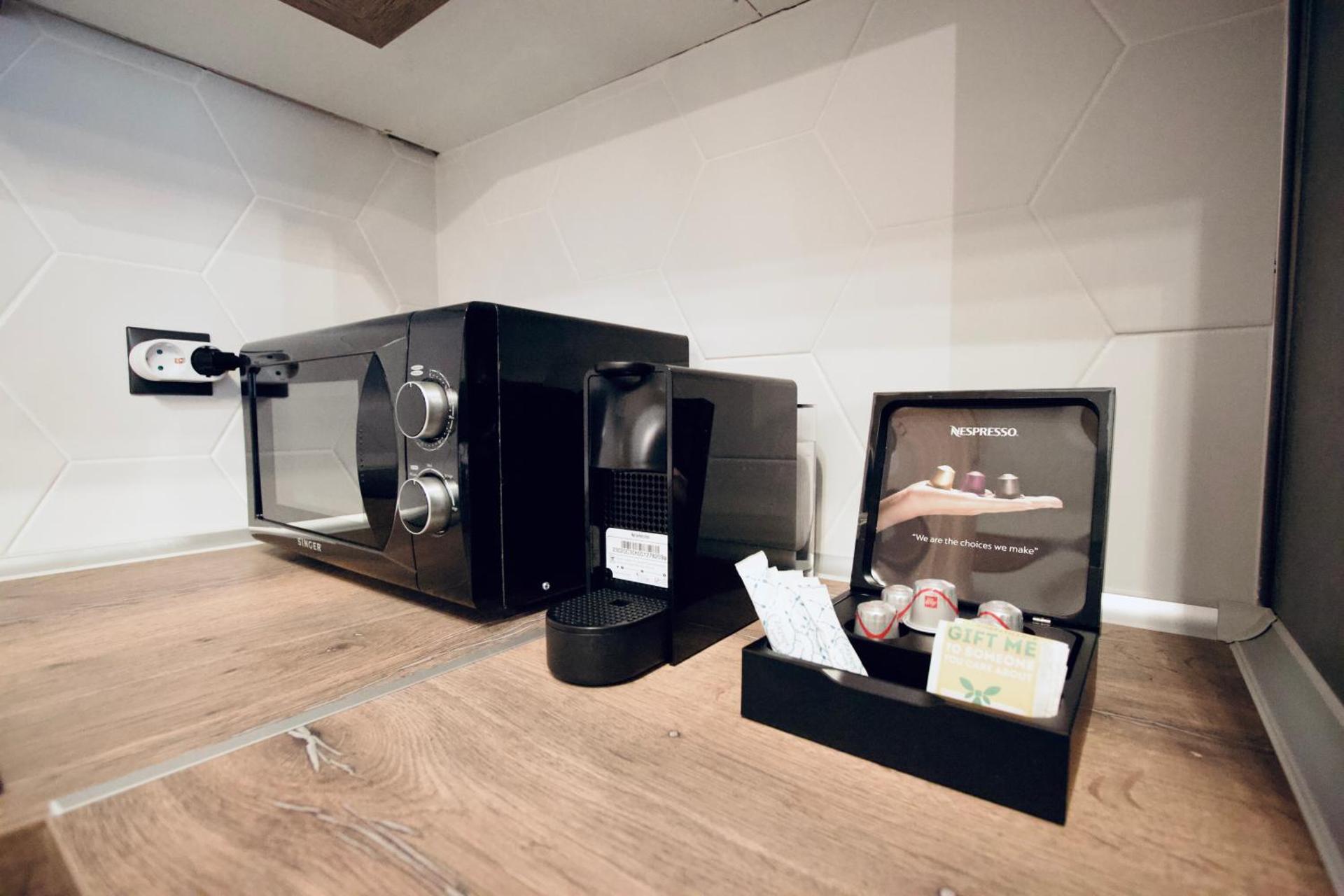 Studio antigonidon square