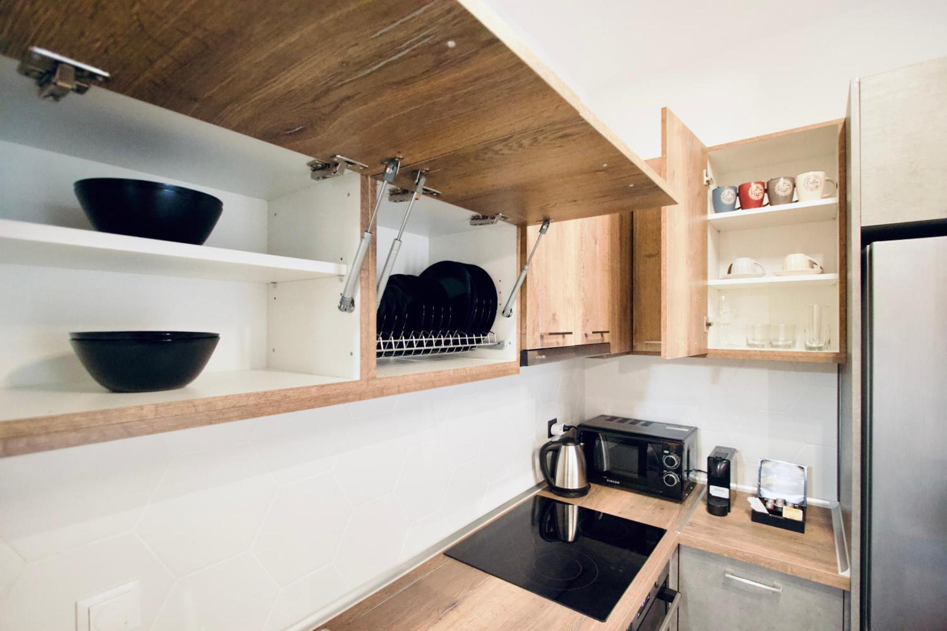 Studio antigonidon square