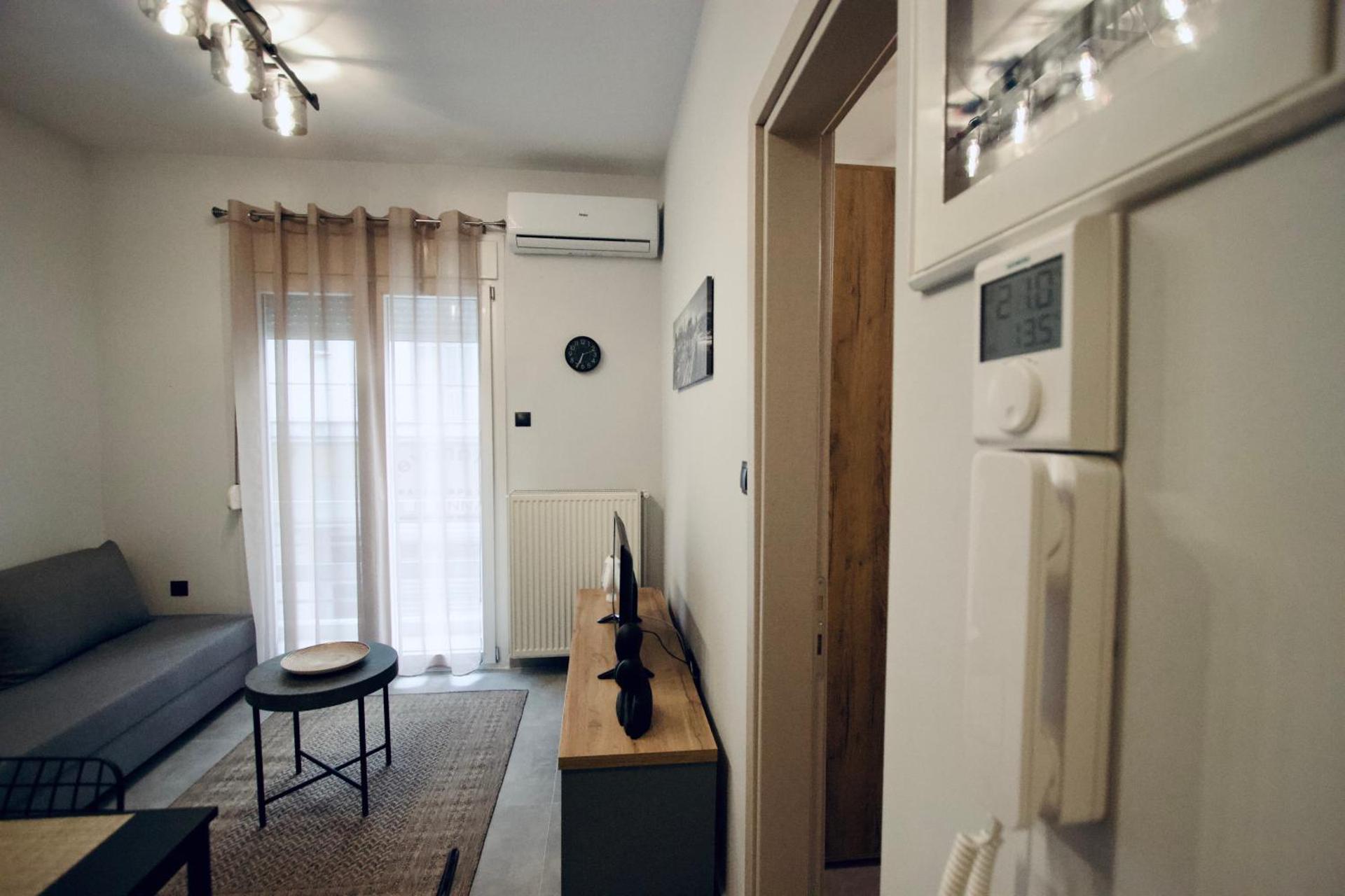 Studio antigonidon square