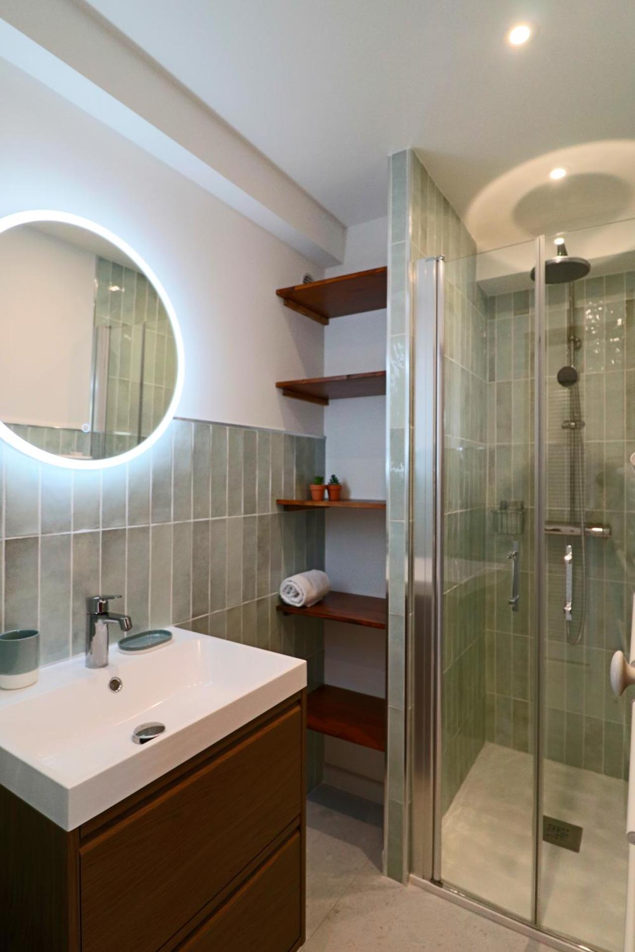 Rare! Oasis Btw Old Antibes & Beach