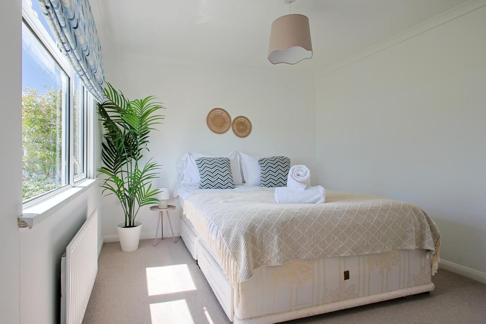 Hot Tub With A View - Christchurch Harbour