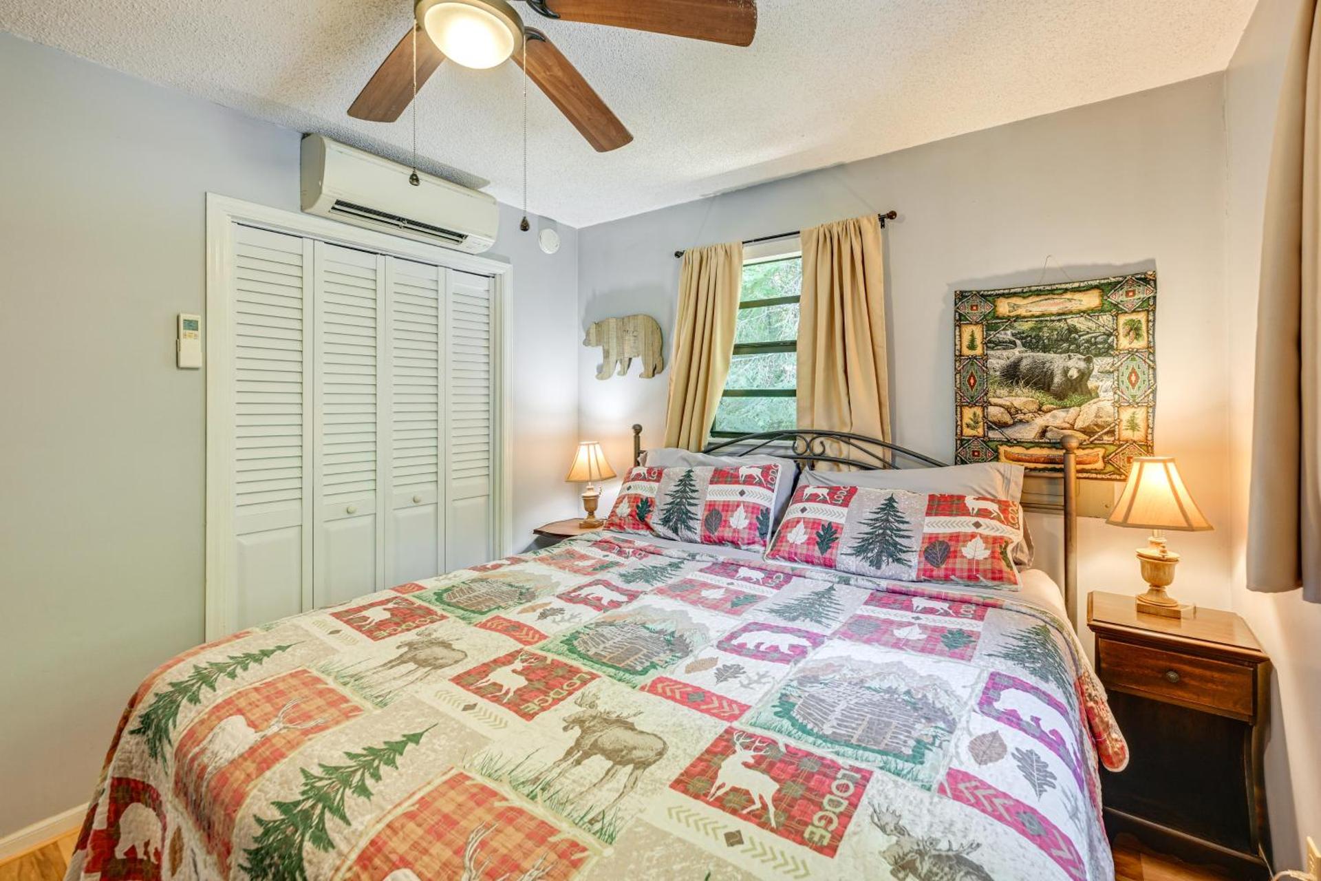 Bryson City Home with Deck about 1 Mi to Fontana Lake