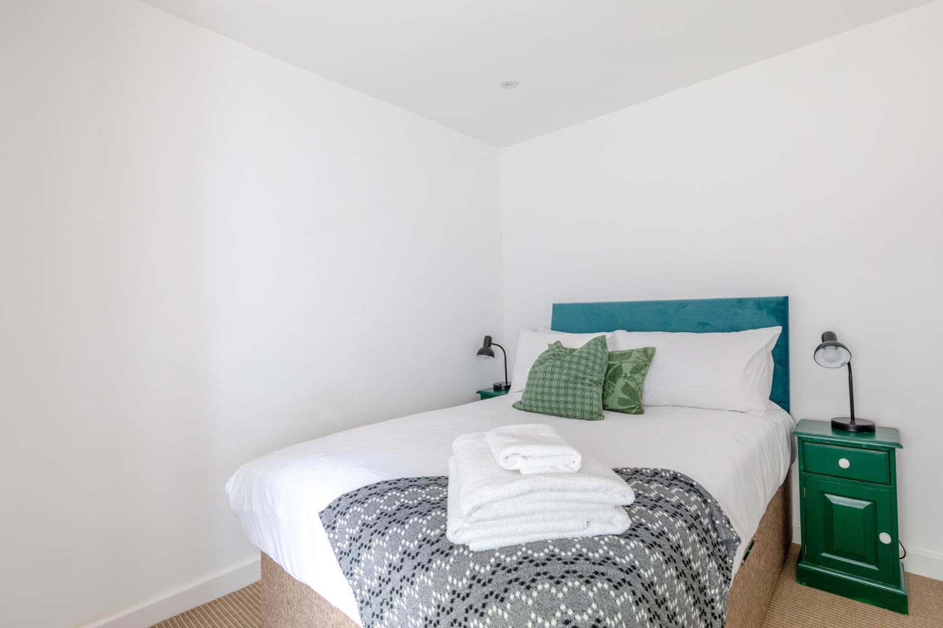 Beautifully Refurbished 2BD Flat- Clapham