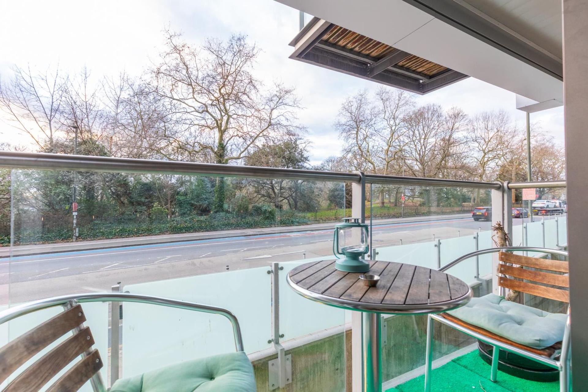 Minimal Studio with Views over Battersea Park