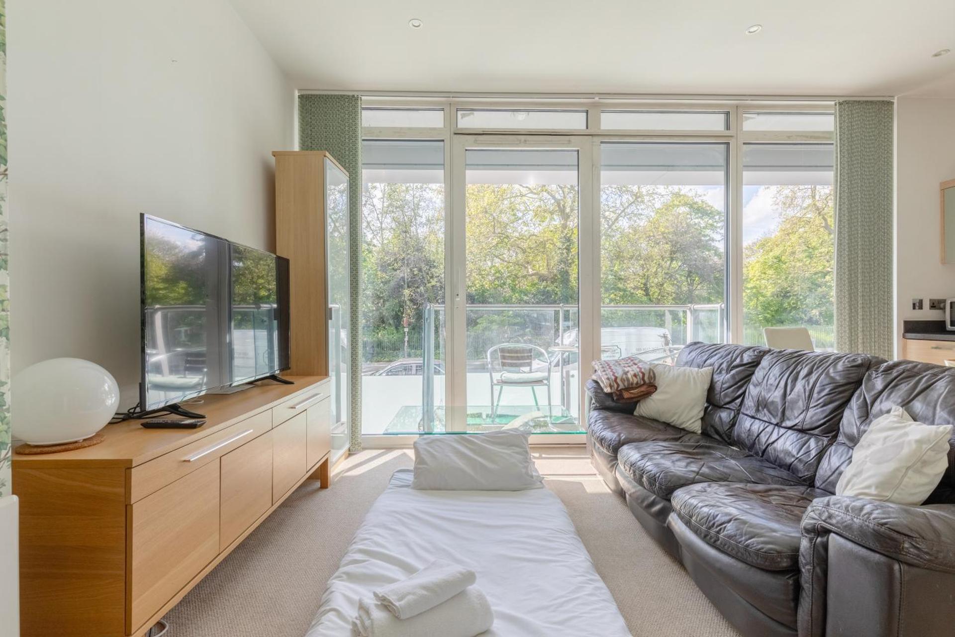 Minimal Studio with Views over Battersea Park