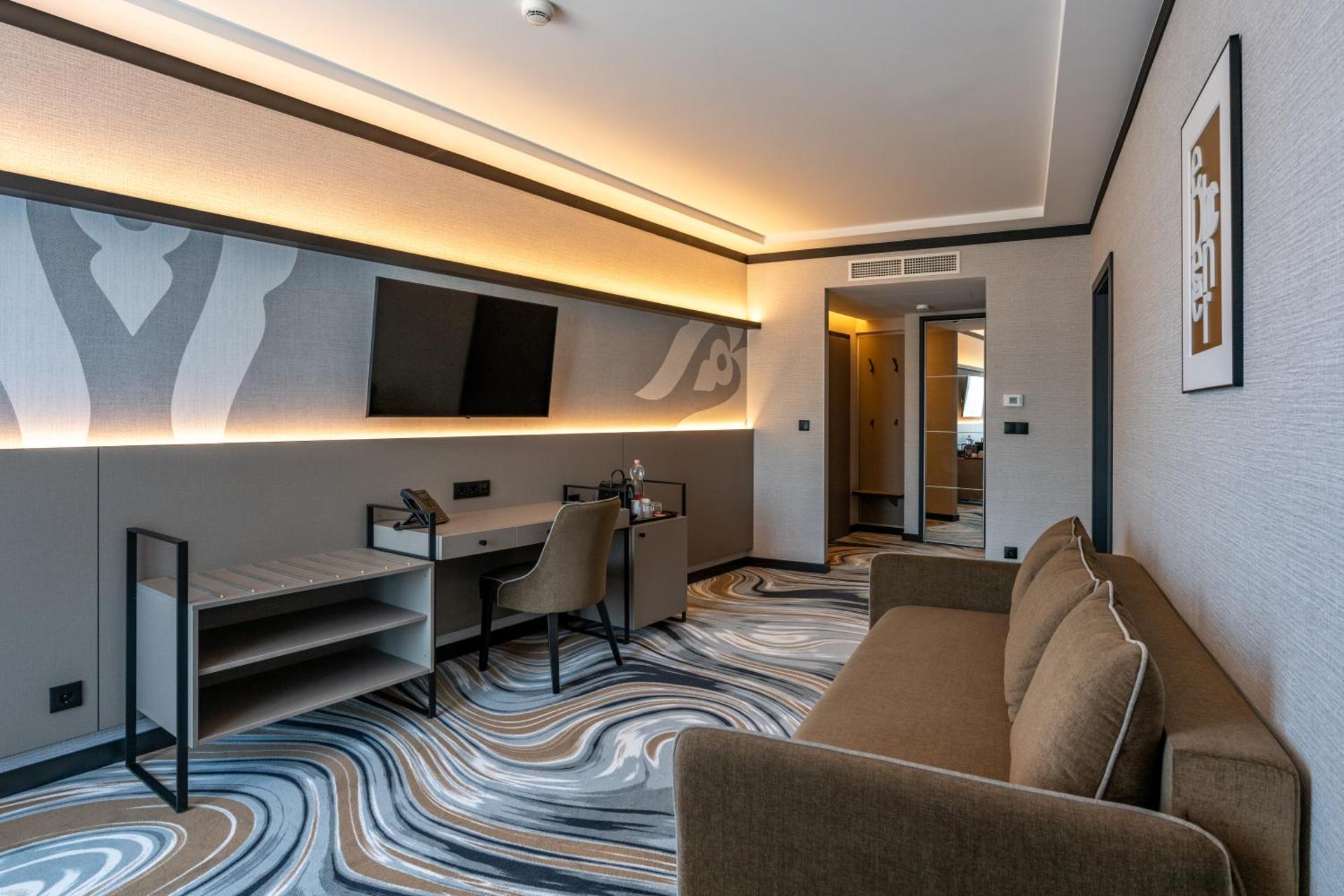 Communal lounge/ TV room