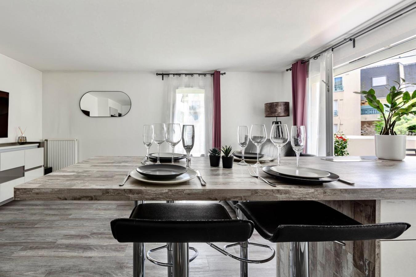 Charmant refuge avec jardin, à 6 minutes à pied du métro Créteil L Échat-Lovely retreat with garden, located a 6-minute walk from Créteil L Échat metro station