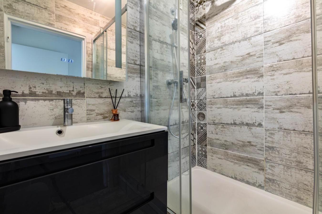 Charmant refuge avec jardin, à 6 minutes à pied du métro Créteil L Échat-Lovely retreat with garden, located a 6-minute walk from Créteil L Échat metro station