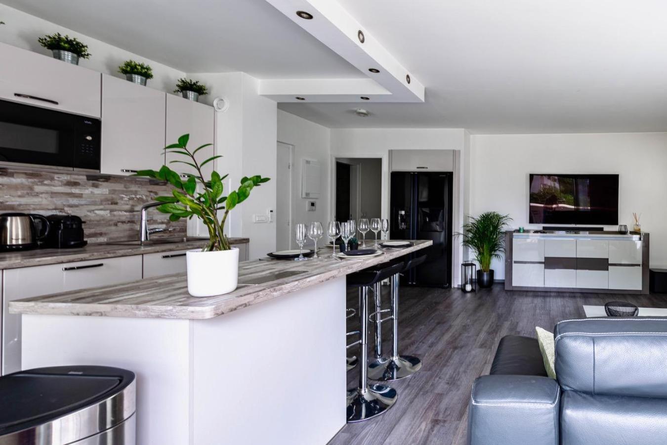 Charmant refuge avec jardin, à 6 minutes à pied du métro Créteil L Échat-Lovely retreat with garden, located a 6-minute walk from Créteil L Échat metro station