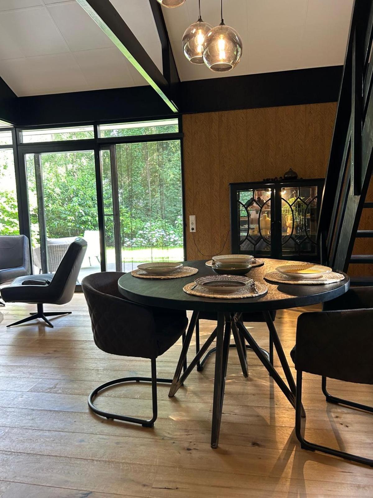 Vrijstaande luxe vakantiewoning met Jacuzzi, grote tuin, veel privacy en prachtige natuur