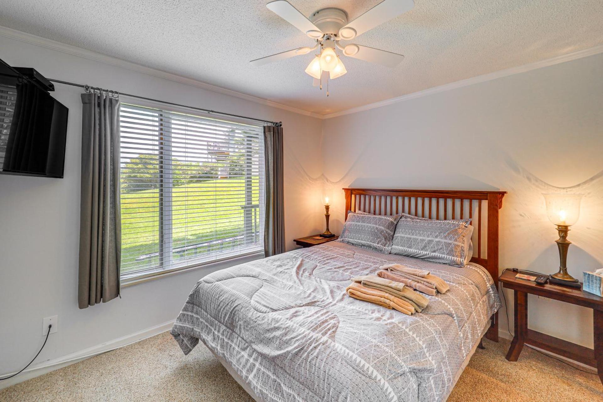 Banner Elk Mountain-View Condo 3 Mi to Skiing!