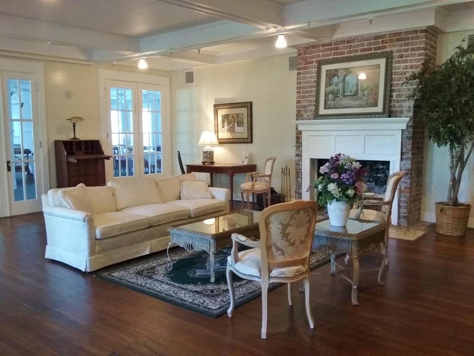 Communal lounge/ TV room