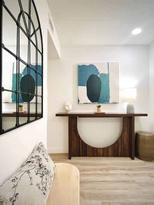 T201 Brand NEW Downtown Canmore 3BD & 2BT, BBQ, Free Parking