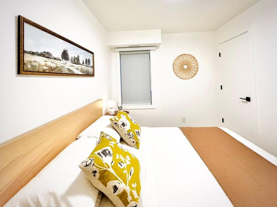 T201 Brand NEW Downtown Canmore 3BD & 2BT, BBQ, Free Parking