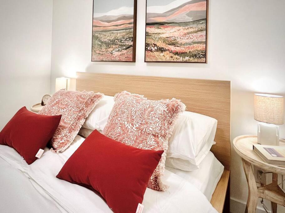 T201 Brand NEW Downtown Canmore 3BD & 2BT, BBQ, Free Parking