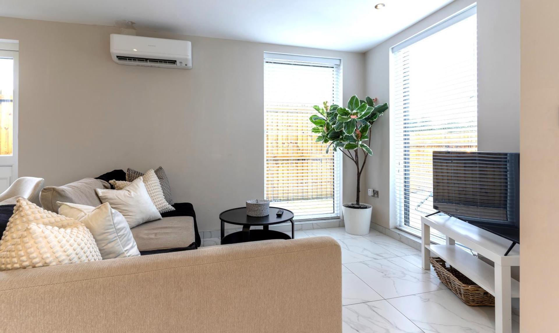 Communal lounge/ TV room