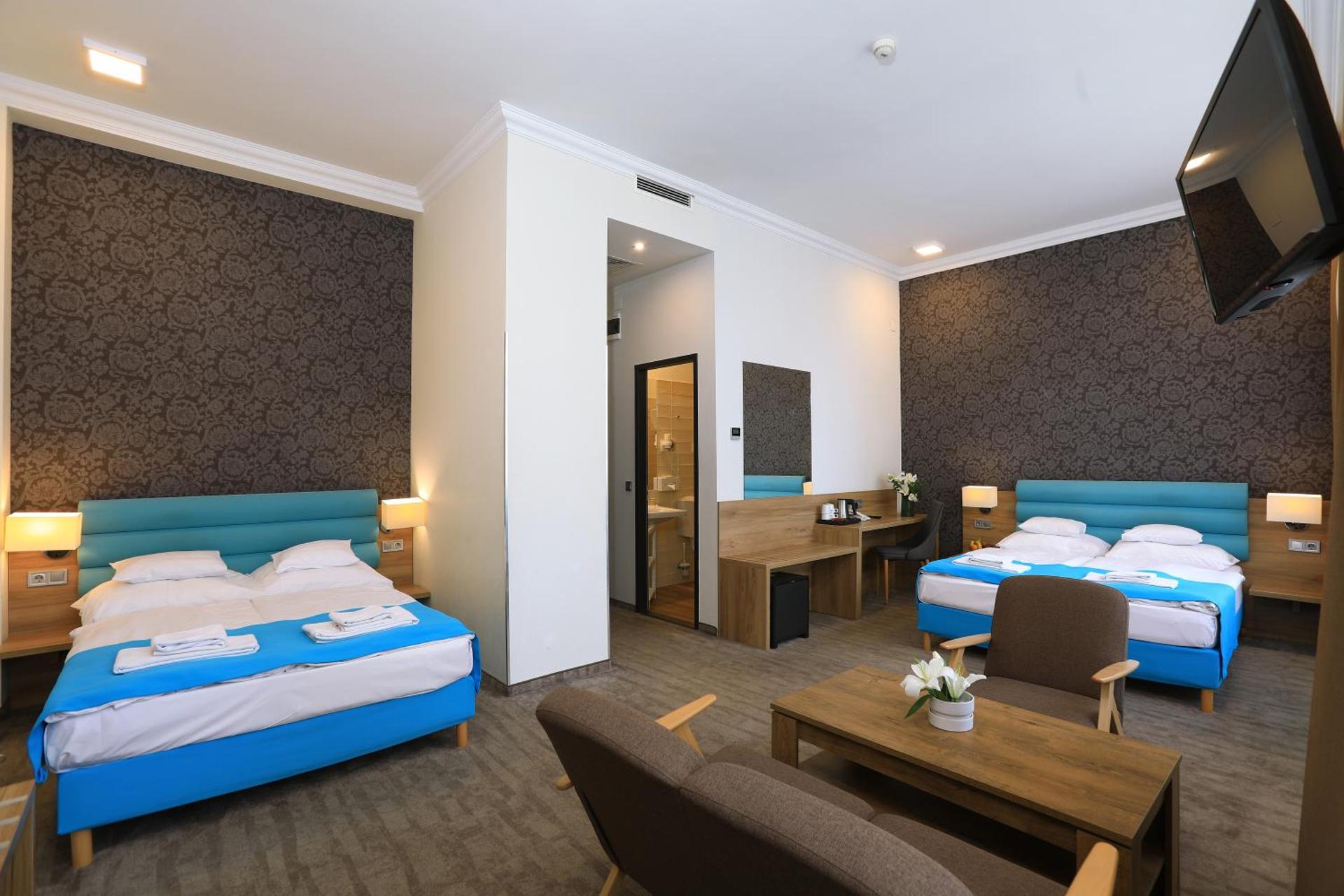 Communal lounge/ TV room