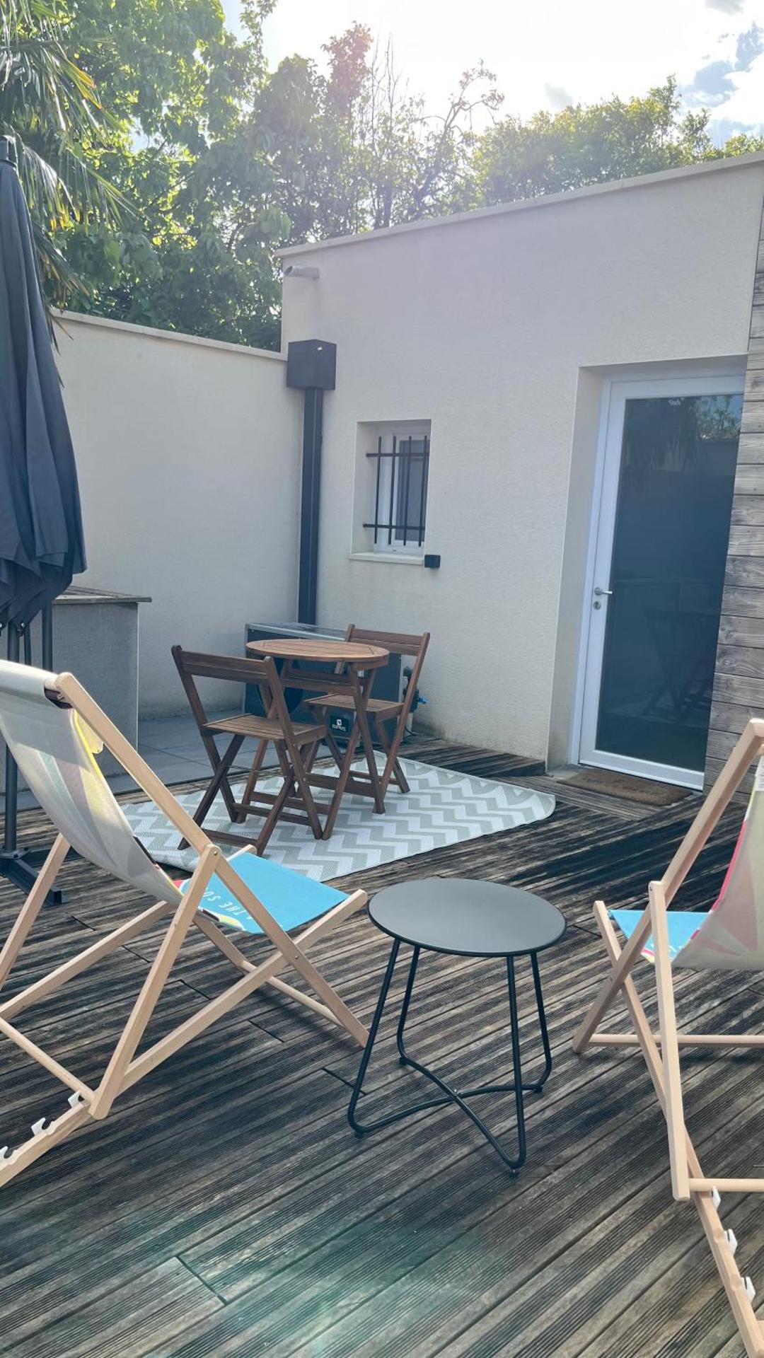 Studio piscine partagée parking securisé