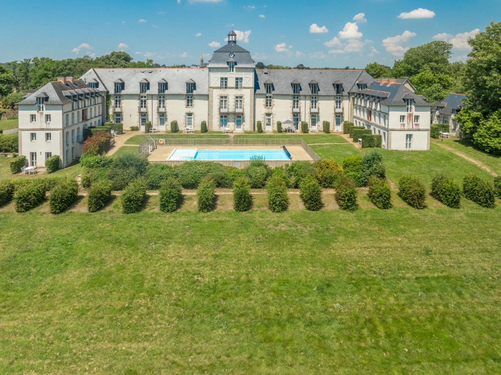 Apartment Château De Kergonano-6 by Interhome