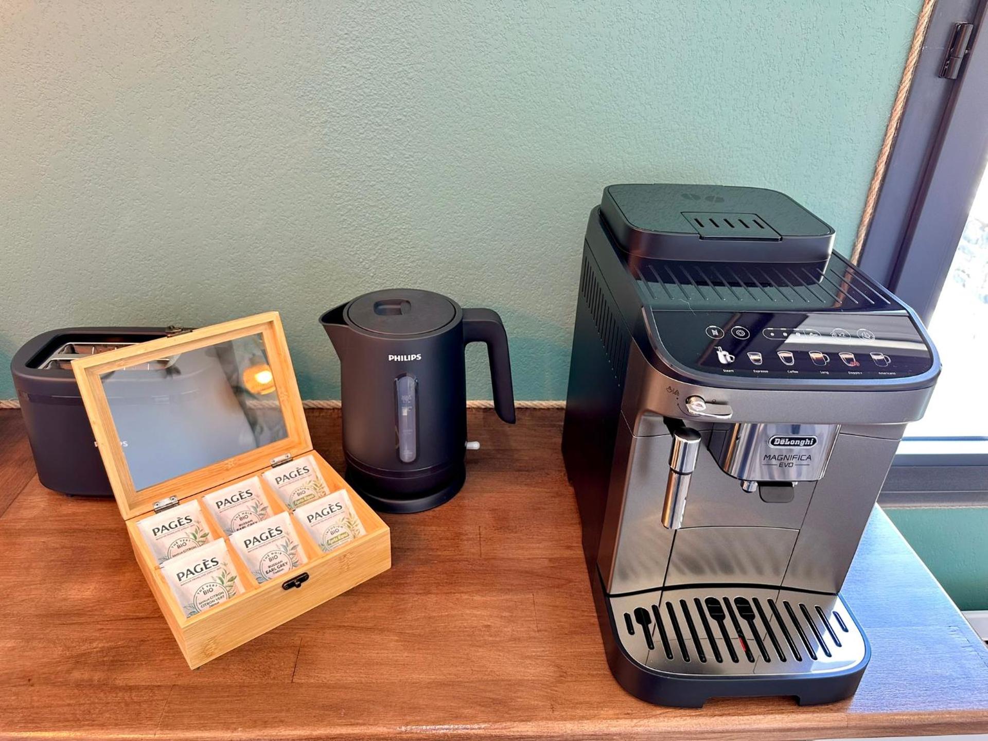 Coffee/tea facilities