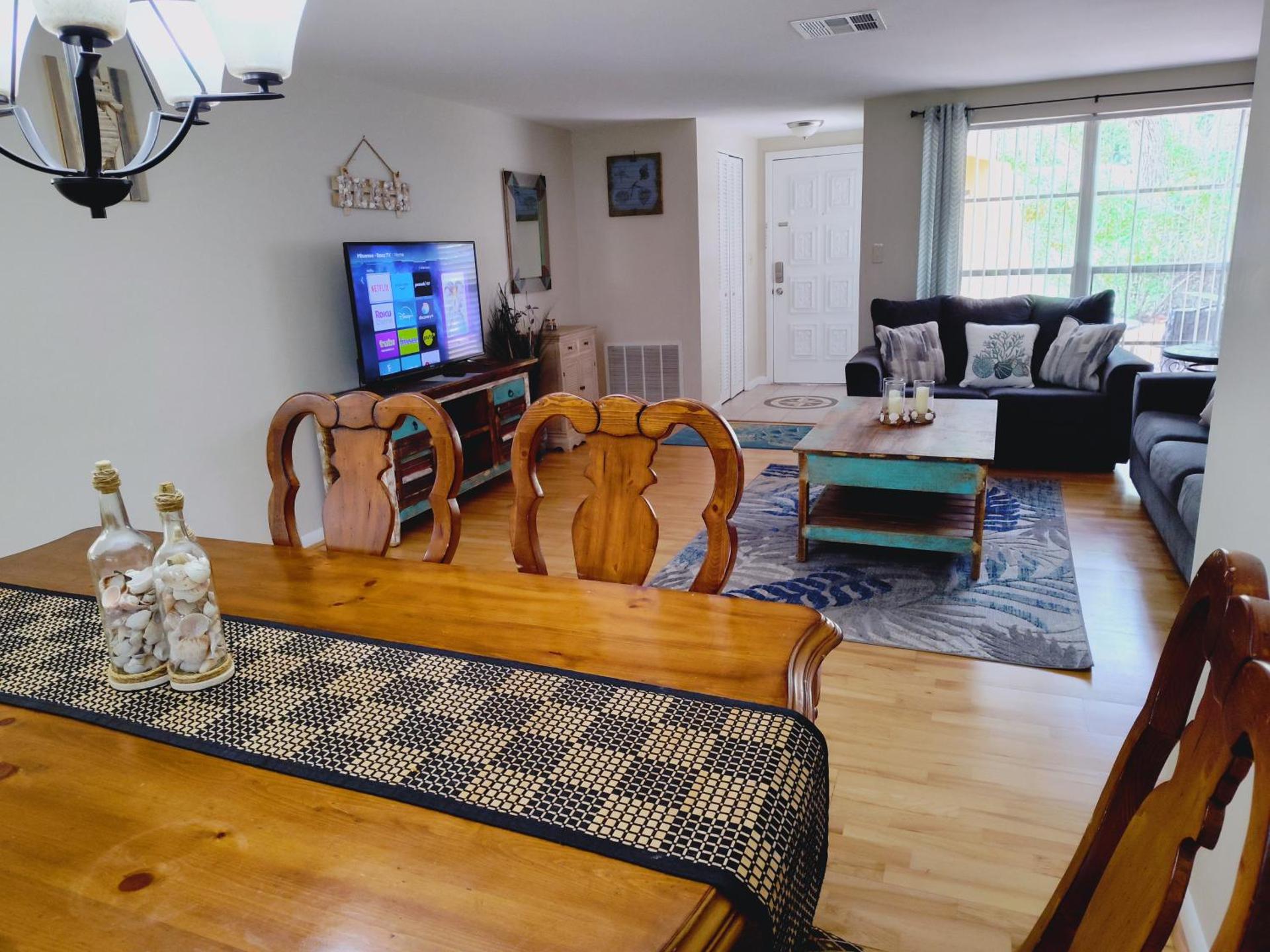 Comfortable, Sunny, Quiet Neighborhood