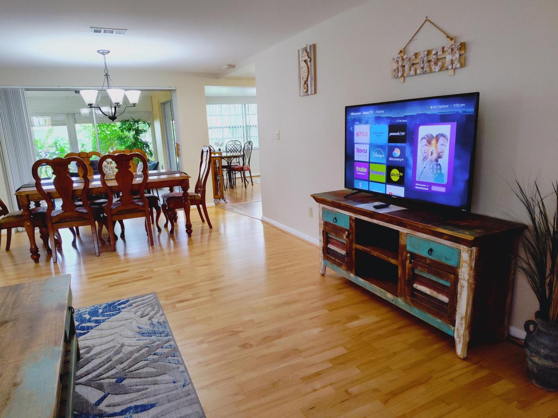 Comfortable, Sunny, Quiet Neighborhood