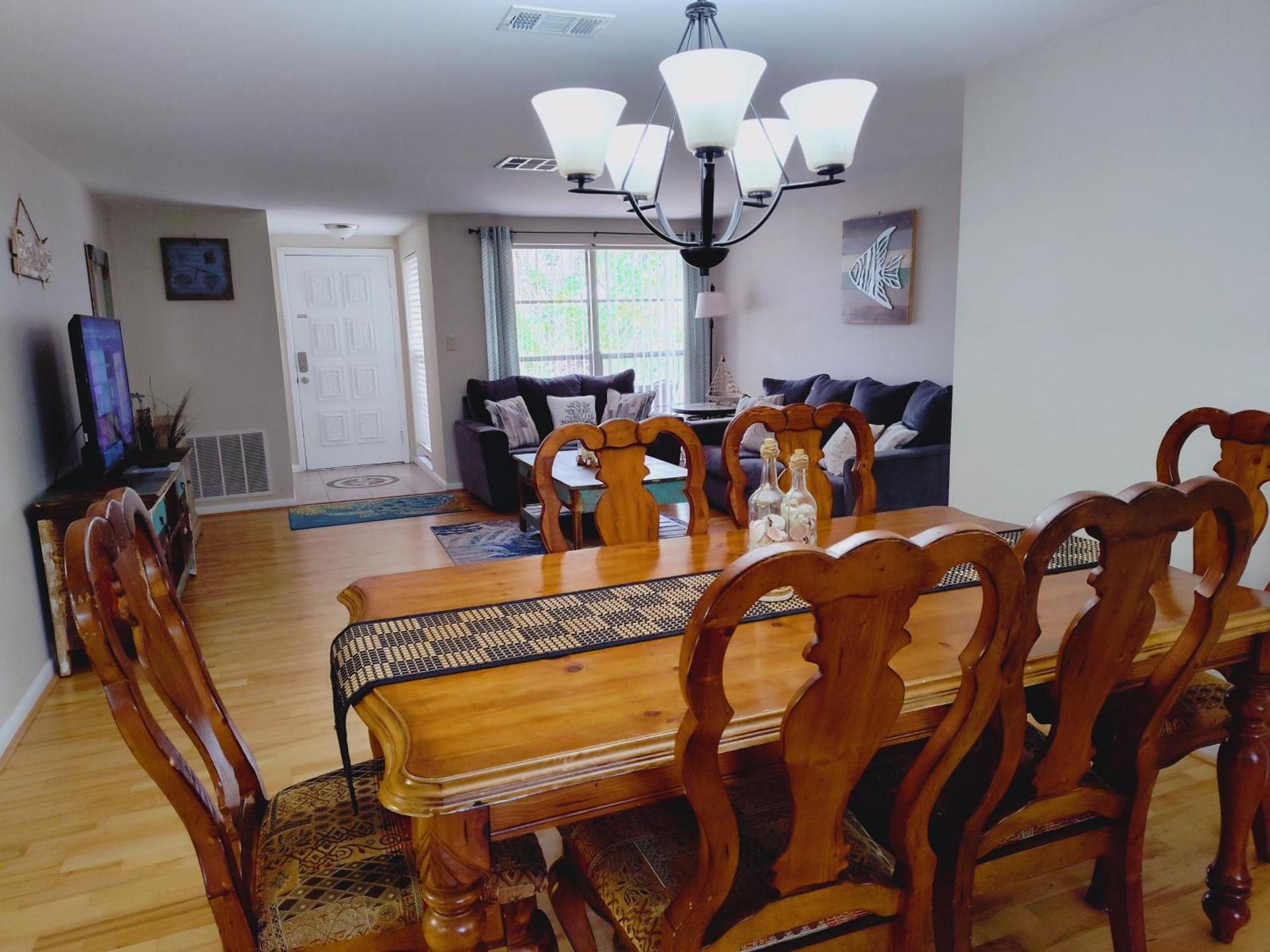 Comfortable, Sunny, Quiet Neighborhood