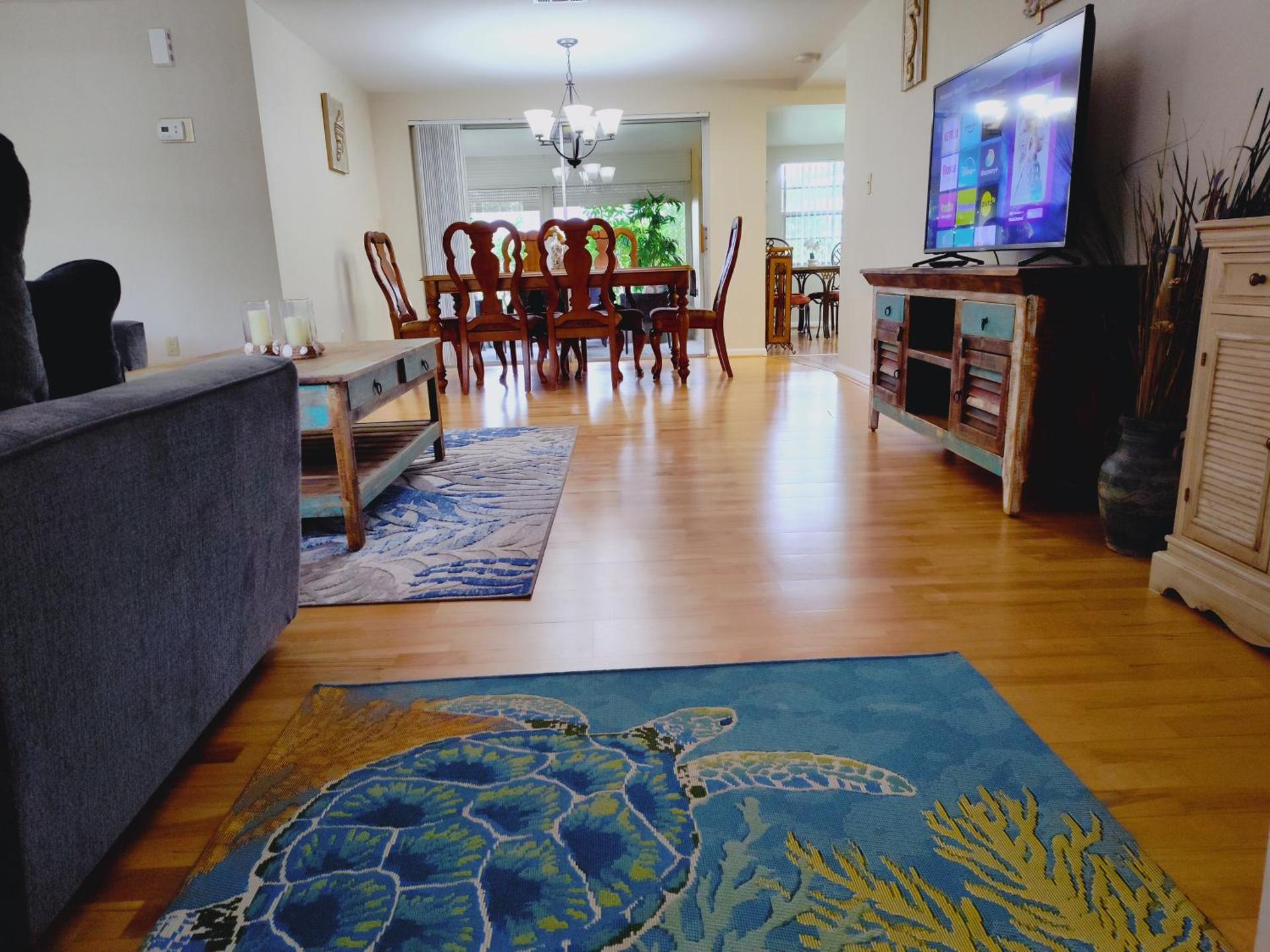 Comfortable, Sunny, Quiet Neighborhood