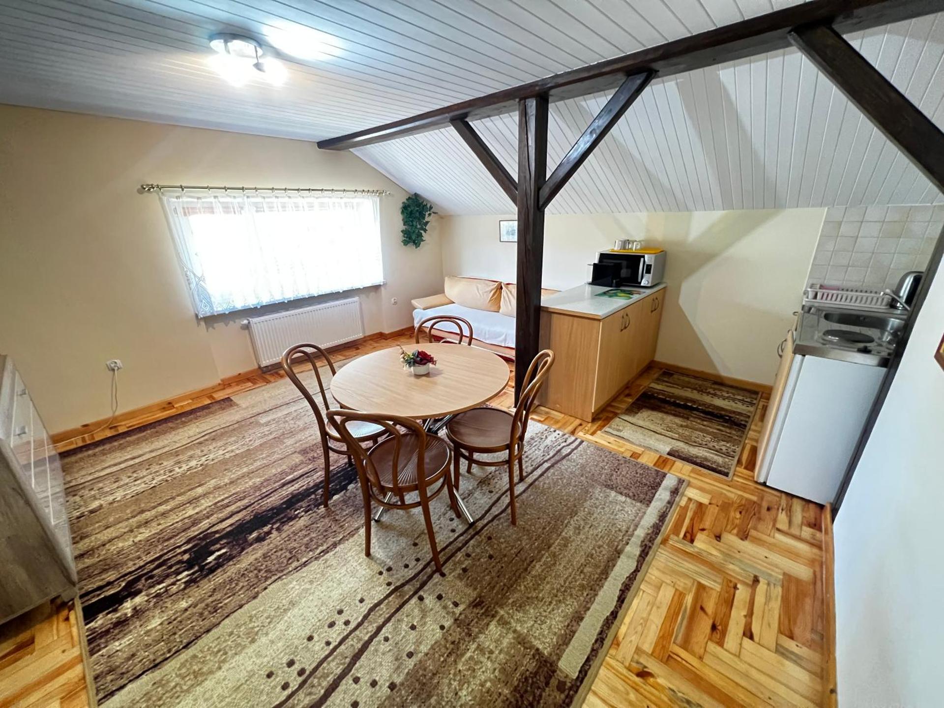 Apartamenty pokoje INA