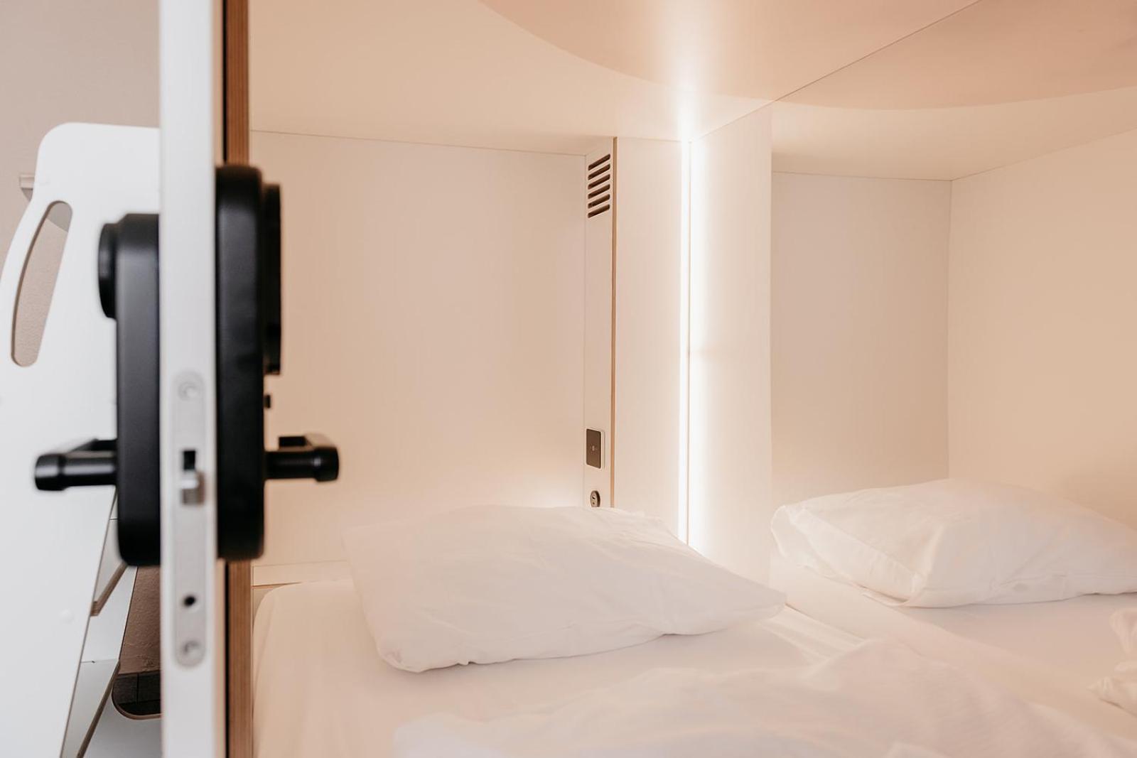 Capsule in Mixed Dormitory