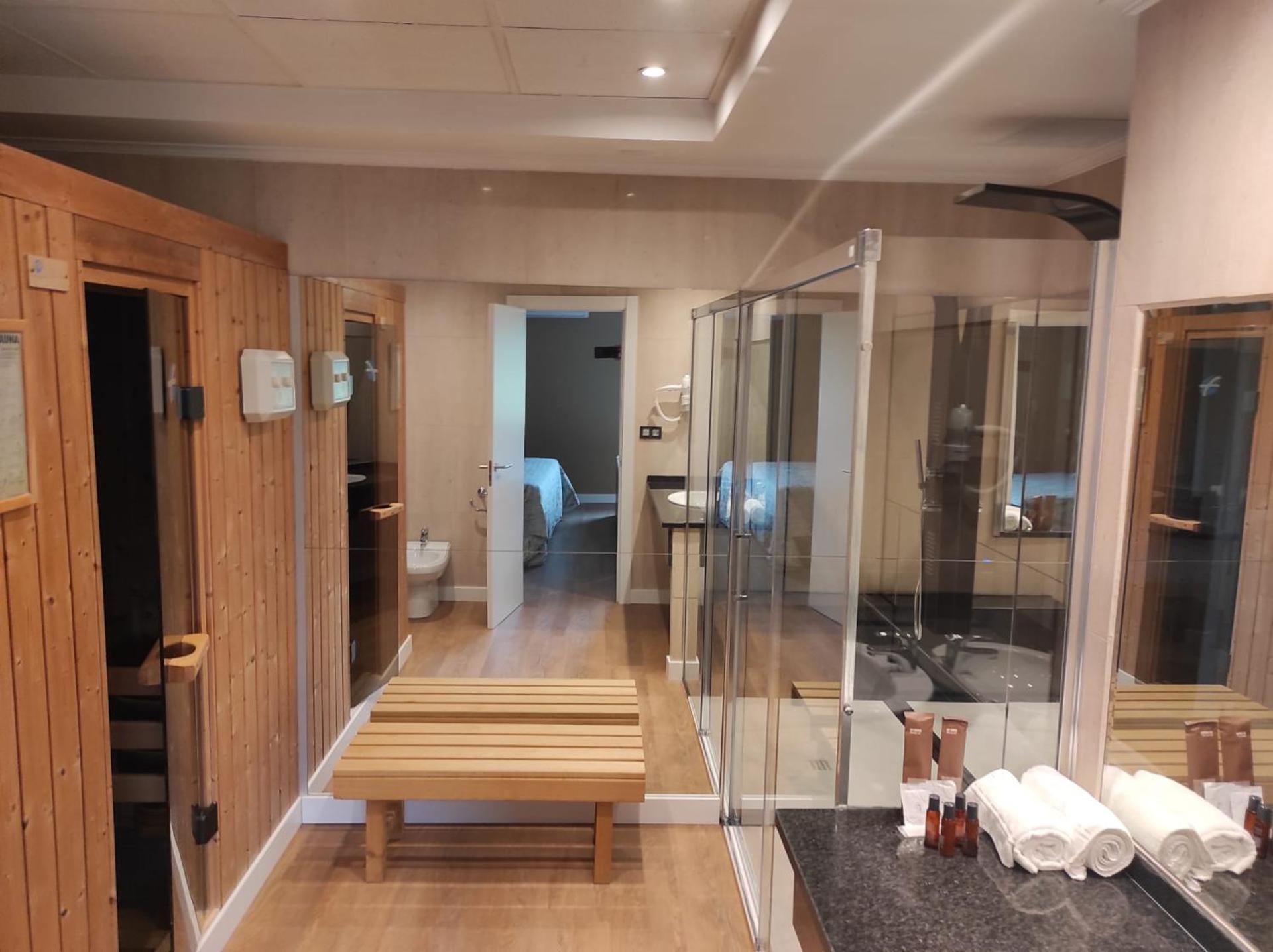 Deluxe Suite with Spa Bath