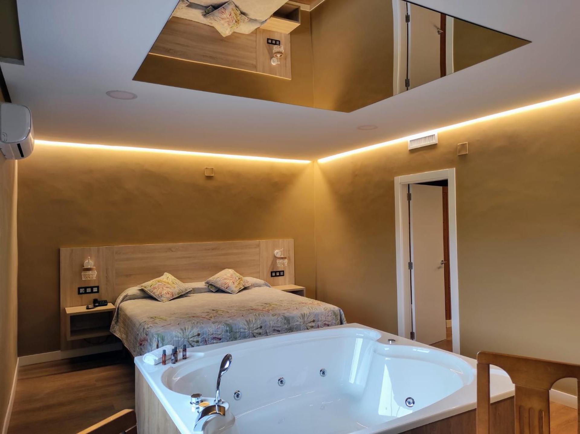Deluxe Suite with Spa Bath