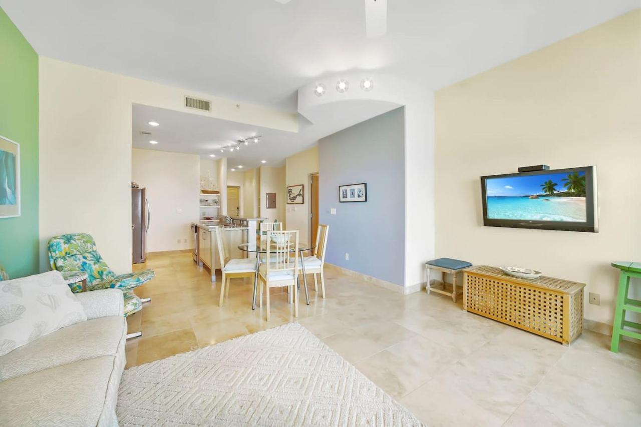 Oceanside Escape with 3 Bedrooms Spectacular Ocean View and Pool