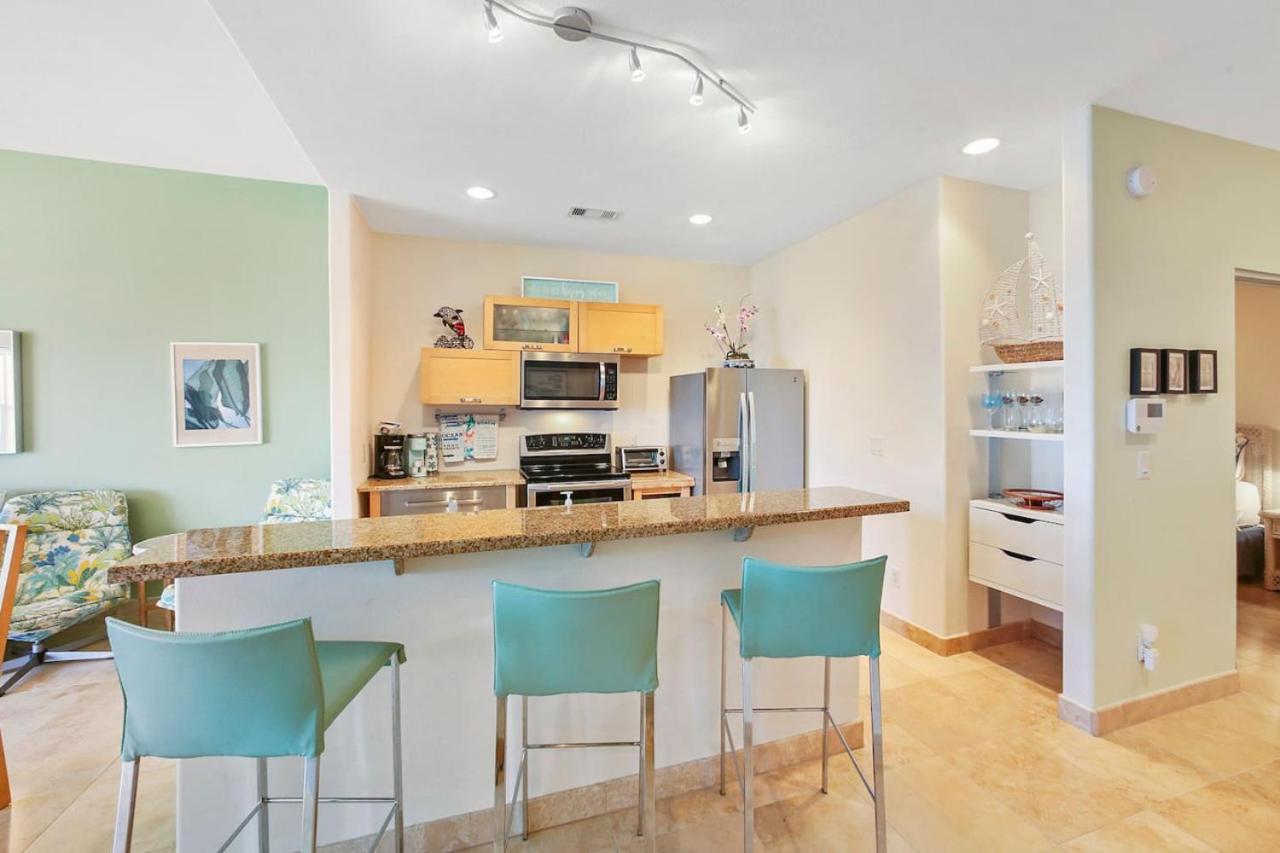 Oceanside Escape with 3 Bedrooms Spectacular Ocean View and Pool