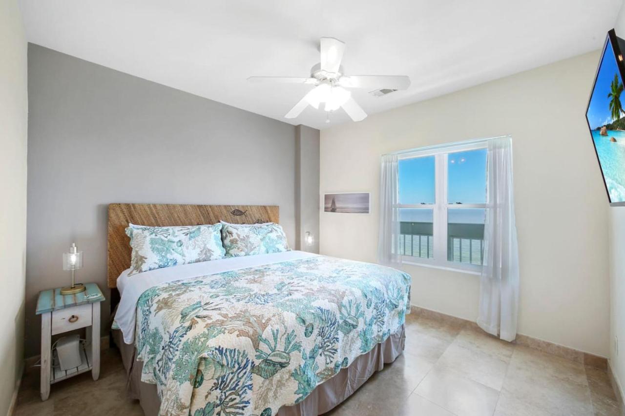 Oceanside Escape with 3 Bedrooms Spectacular Ocean View and Pool