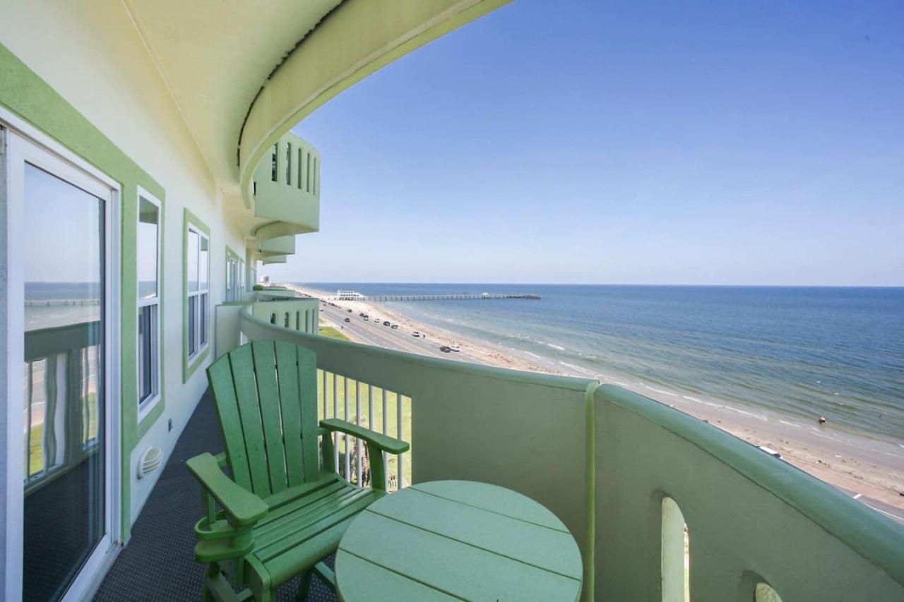 Oceanside Escape with 3 Bedrooms Spectacular Ocean View and Pool