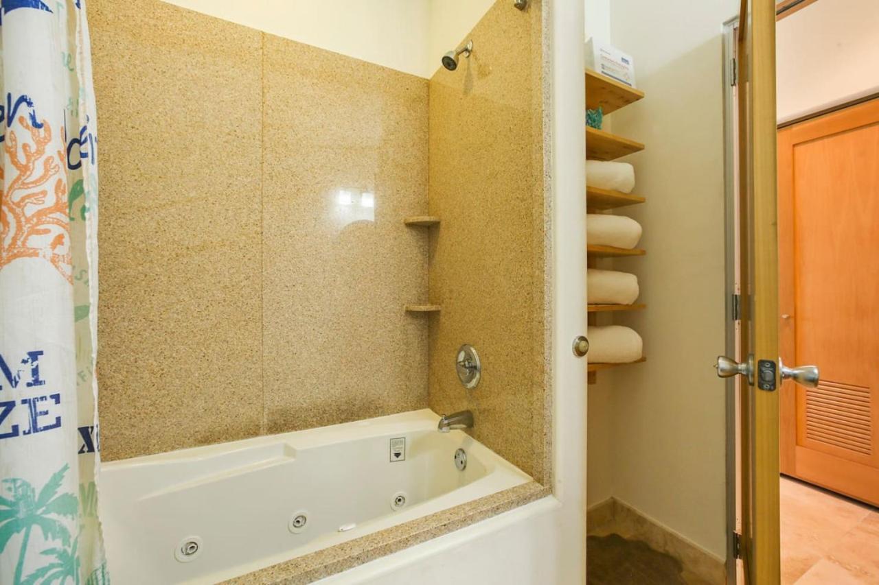 Oceanside Escape with 3 Bedrooms Spectacular Ocean View and Pool