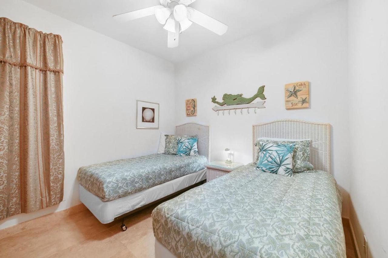 Oceanside Escape with 3 Bedrooms Spectacular Ocean View and Pool