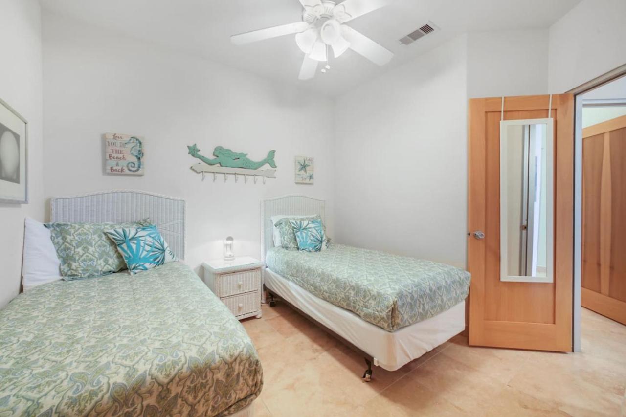 Oceanside Escape with 3 Bedrooms Spectacular Ocean View and Pool