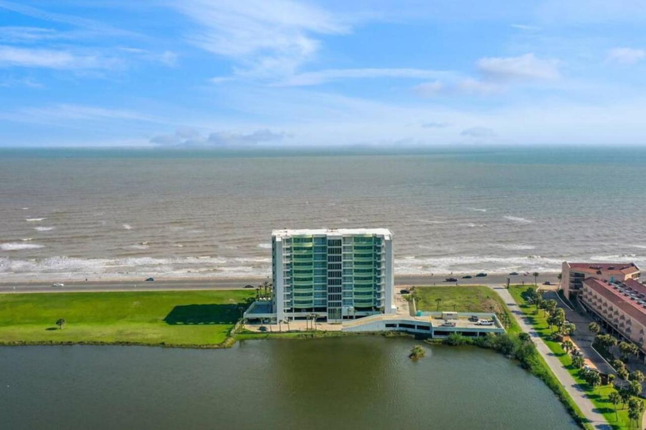 Oceanside Escape with 3 Bedrooms Spectacular Ocean View and Pool