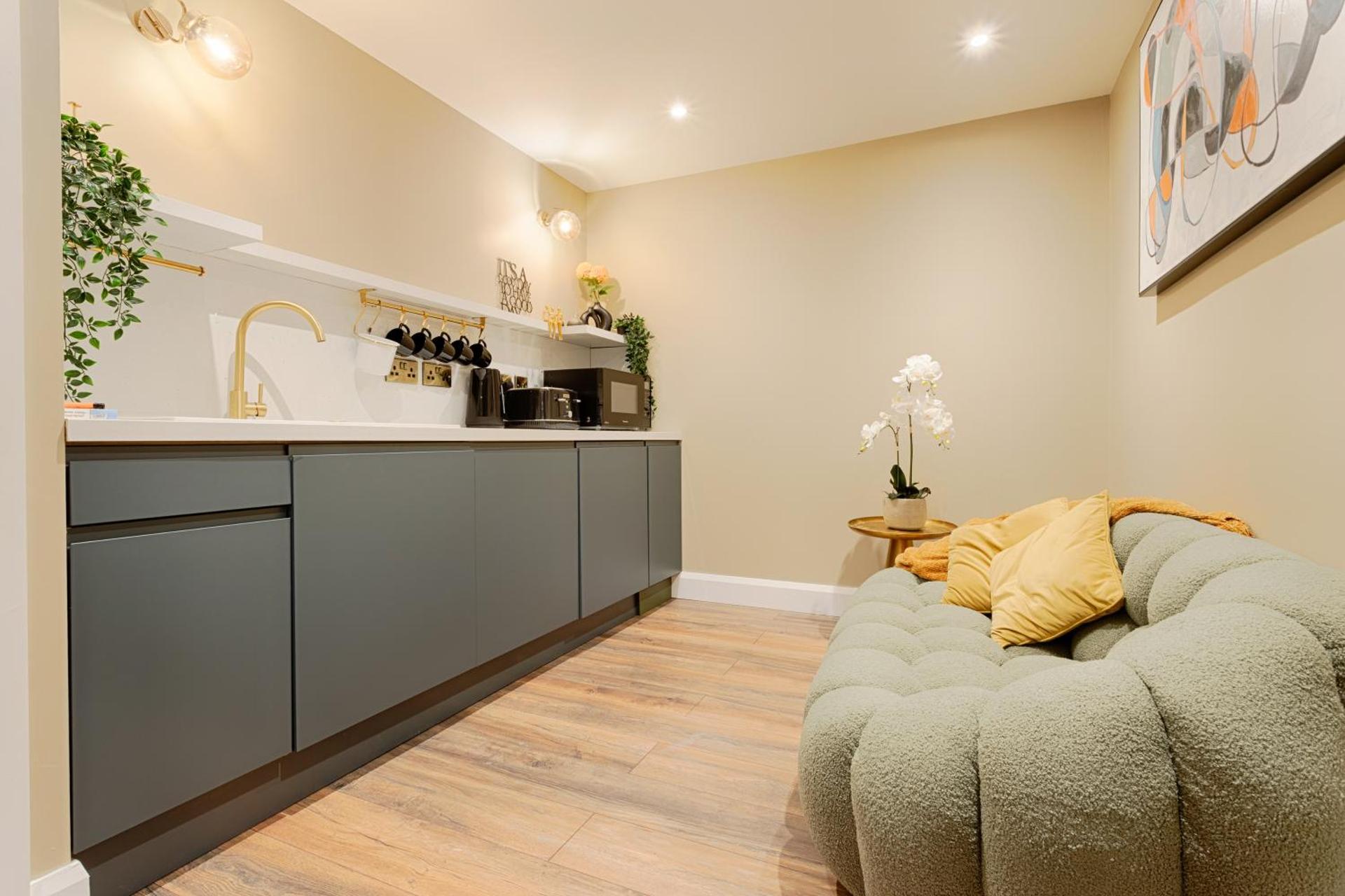 Communal lounge/ TV room