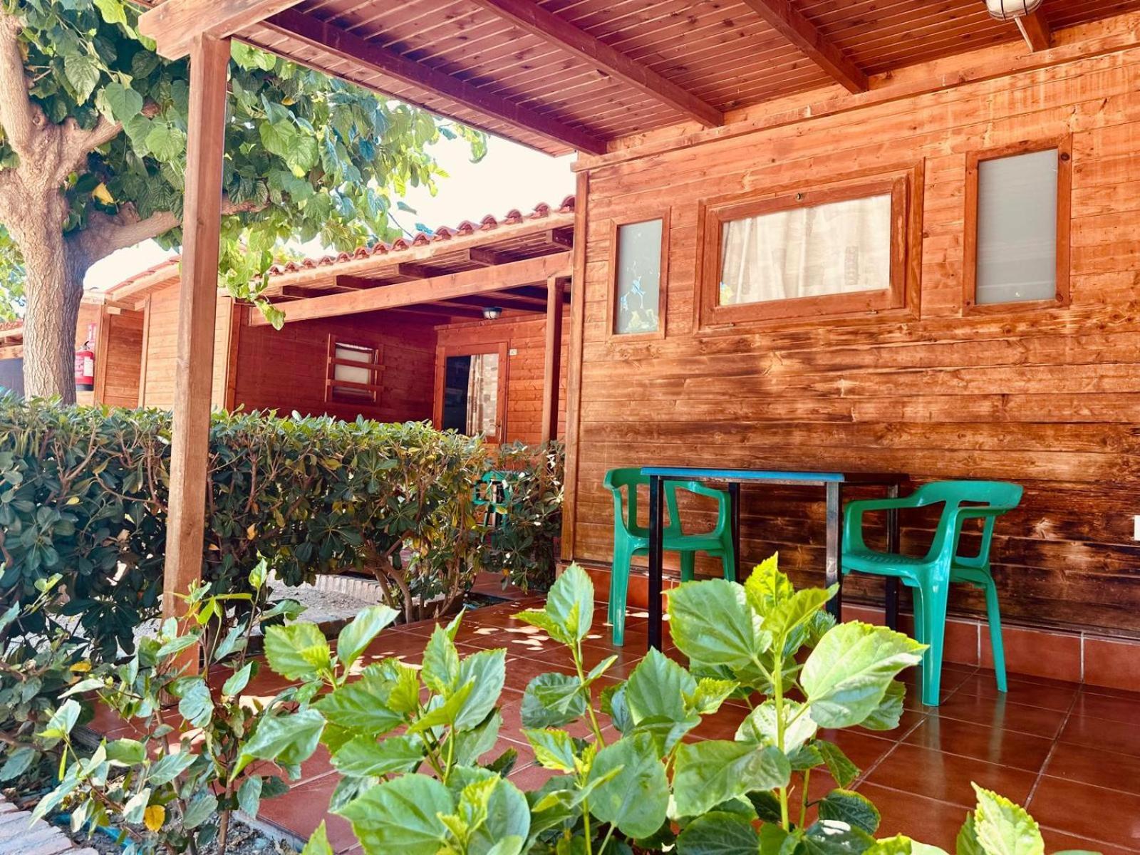 One-Bedroom Bungalow (2 Adults)