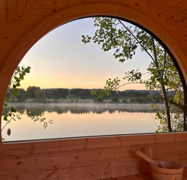 'Swan' Lakeview Lodge