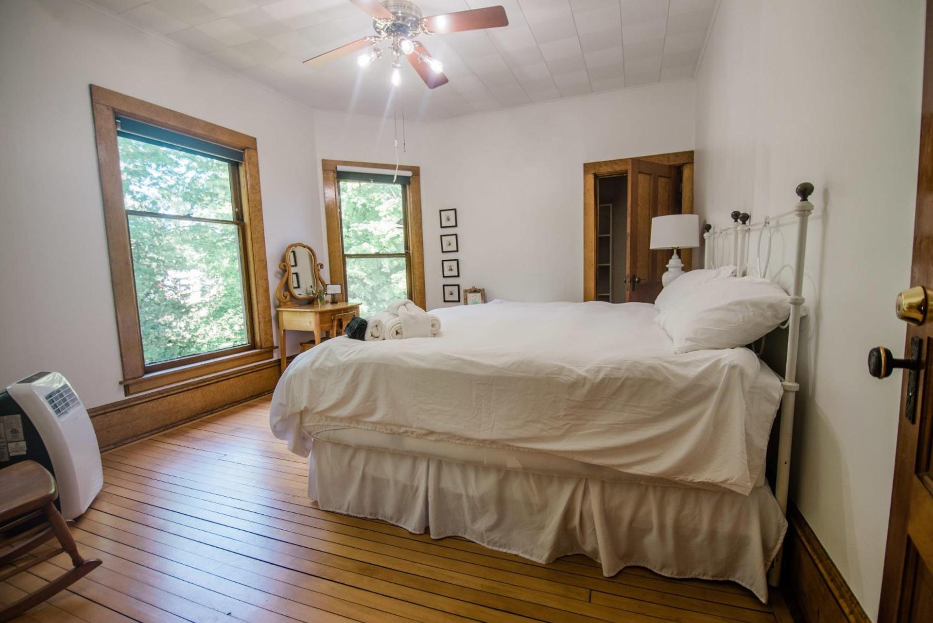 Amelia Room BW Boutique Hotel